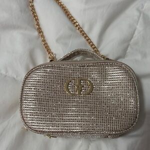 Elegant Gold Chain Crossbody Bag by Dior Beauty